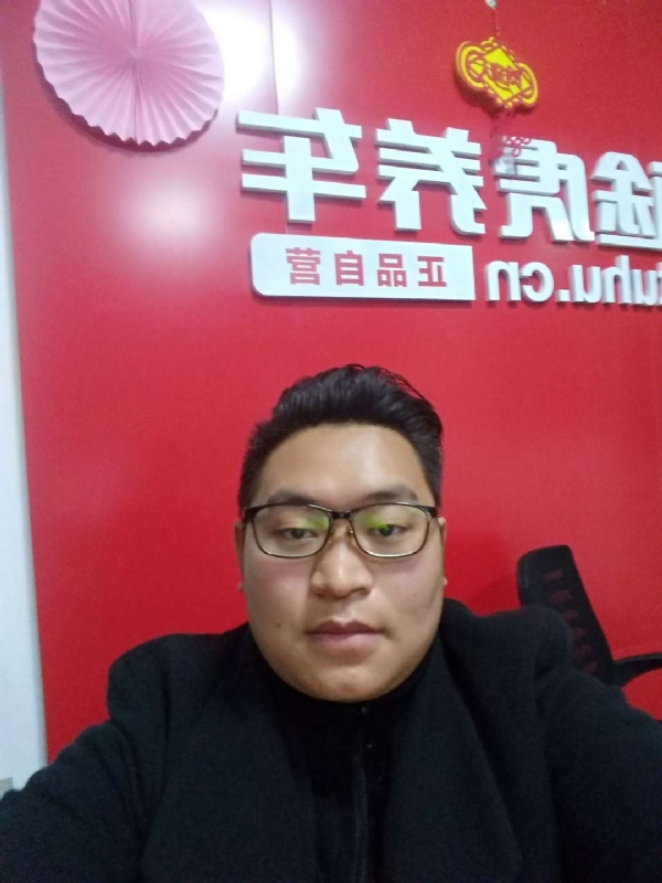 向上倾斜45度的第一张照片--平和相亲网