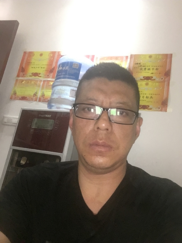 牵手的第一张照片--平和相亲网