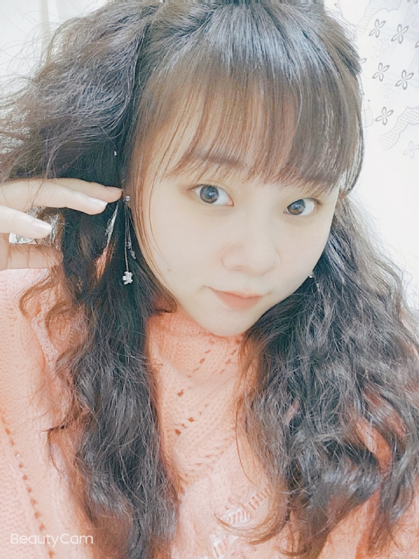 艾薇儿的第一张照片--平和相亲网