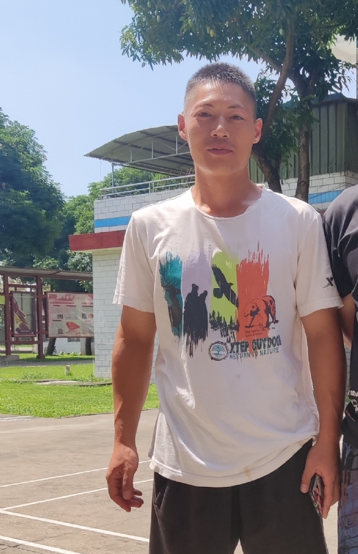 孤鹰的第一张照片--平和相亲网