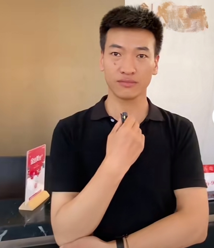 一杯梁白开的第一张照片--平和相亲网