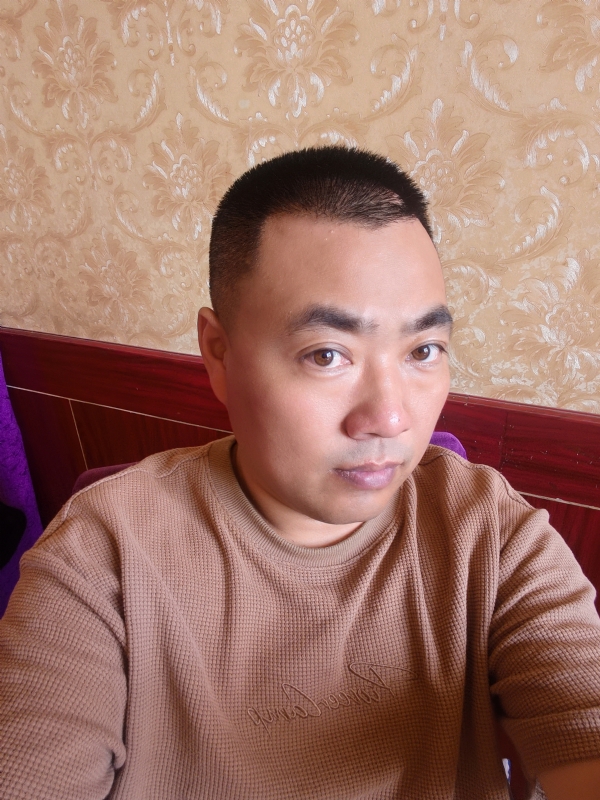 擦亮眼睛向前看的第一张照片--平和相亲网